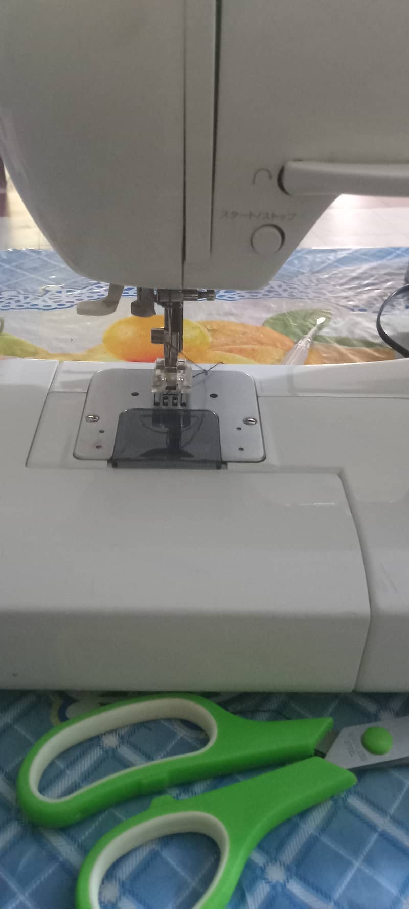 Singer q tie sewing machine 1