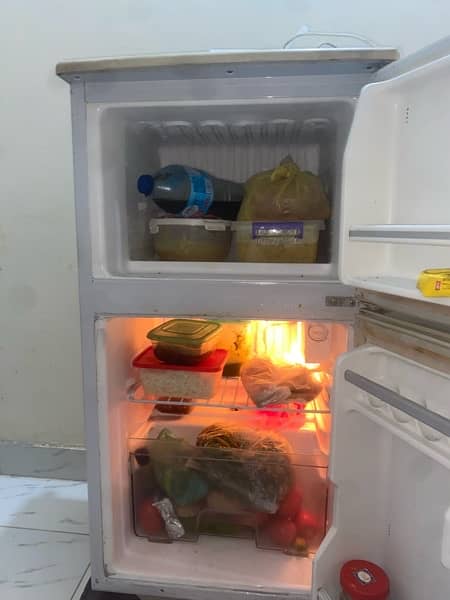 Dawlence room fridge for sell 0