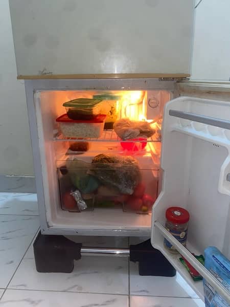 Dawlence room fridge for sell 4