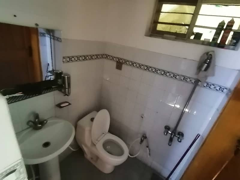 6 Marla Dubble storey House for sale in college Road Lahore 6