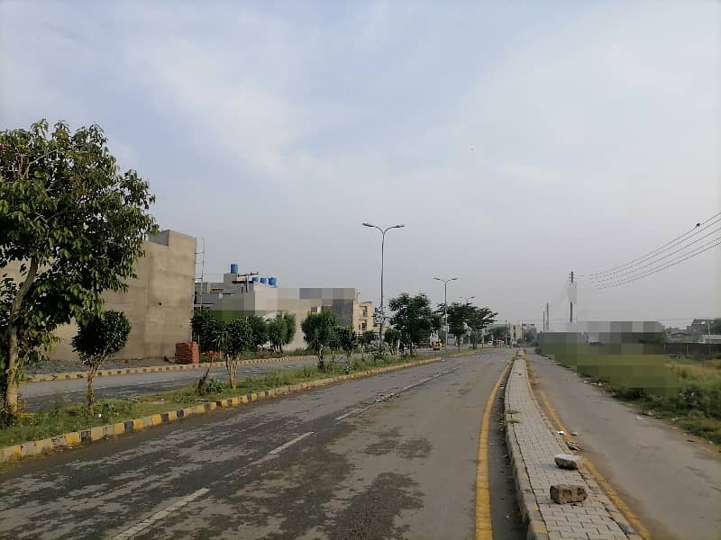 11 Marla single commercial available for sale in  college Road Lahore 15