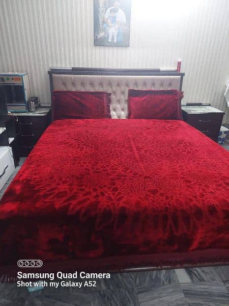 KING BED WITH SIDE TABLES 2