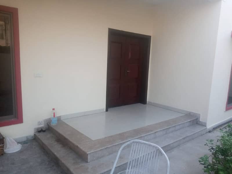 Ideally Located 500 Sq. Yards House available for SALE (Gulberg-3) 1