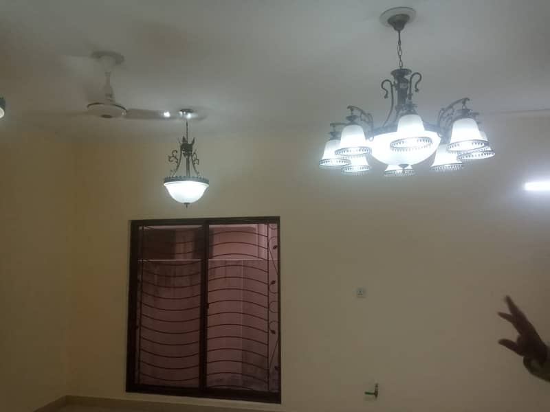 Ideally Located 500 Sq. Yards House available for SALE (Gulberg-3) 2