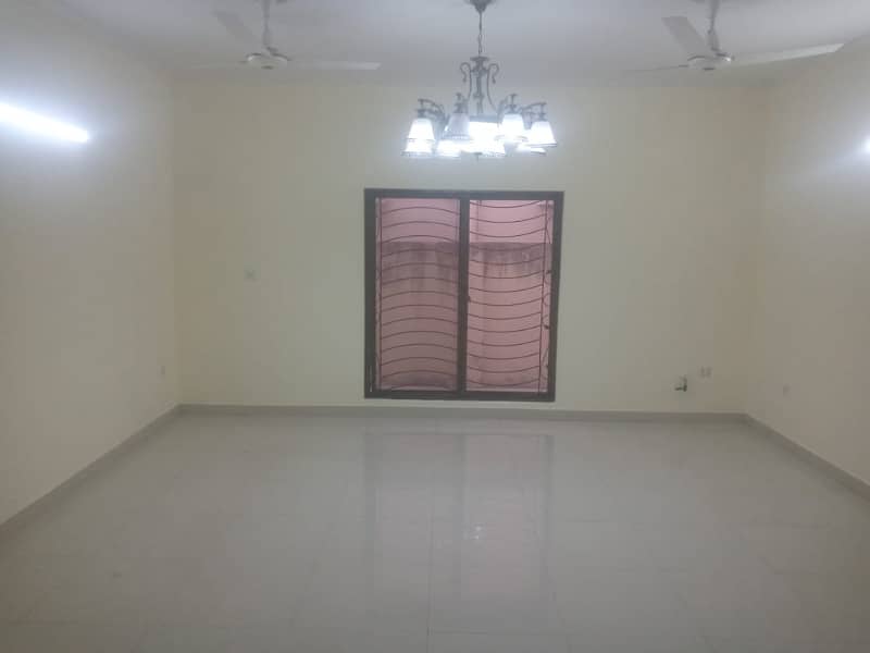 Ideally Located 500 Sq. Yards House available for SALE (Gulberg-3) 4