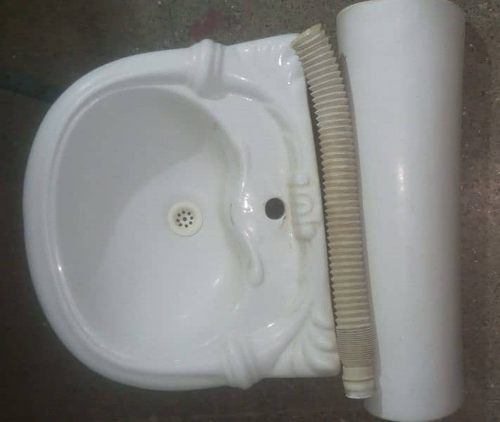 wash Basin for sale in Excellent condition 0