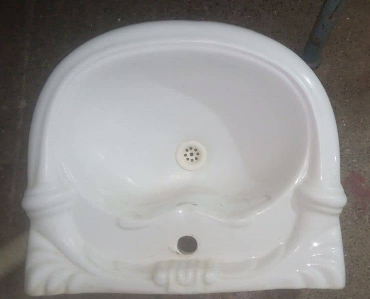 wash Basin for sale in Excellent condition 1