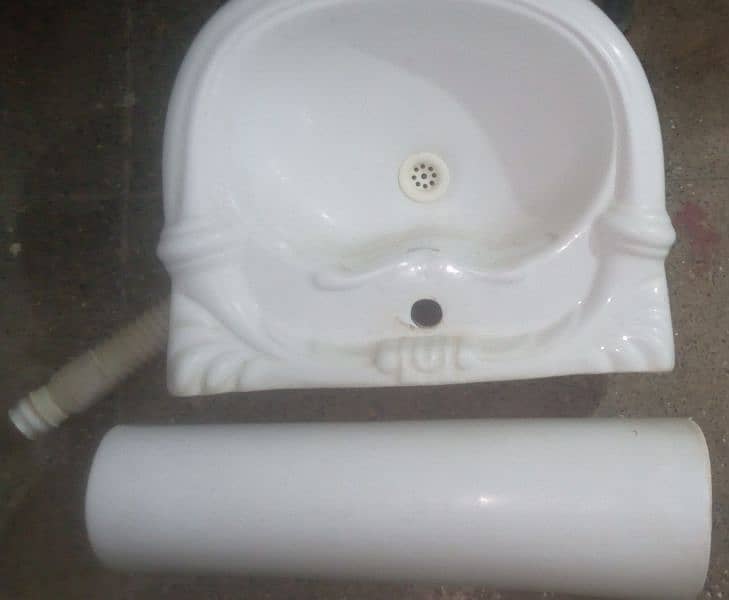 wash Basin for sale in Excellent condition 2