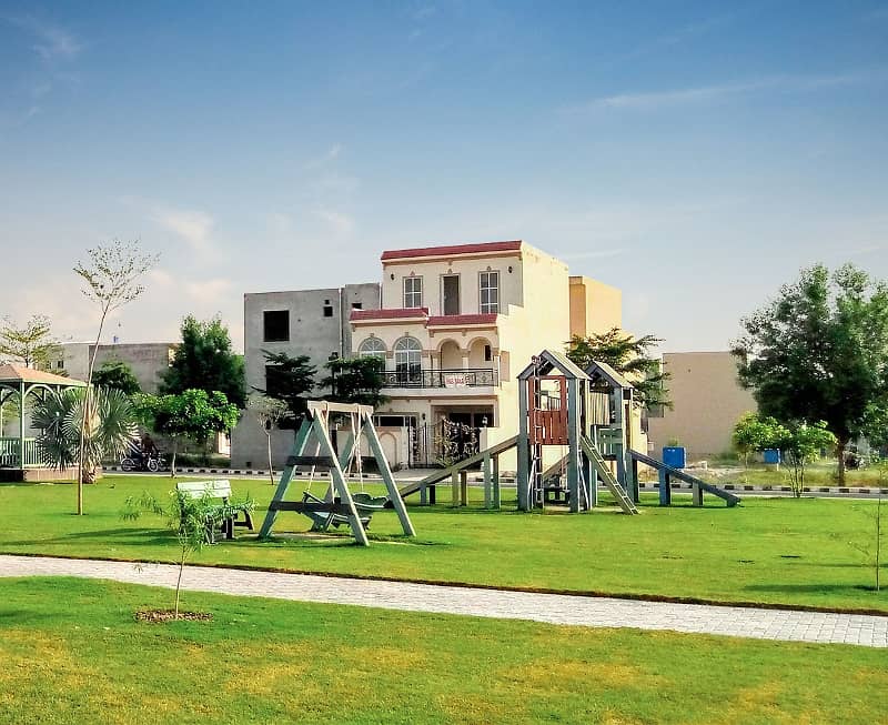 1 Kanal Park Facing Possession Plot For Sale in Lake City Sector M-3 3