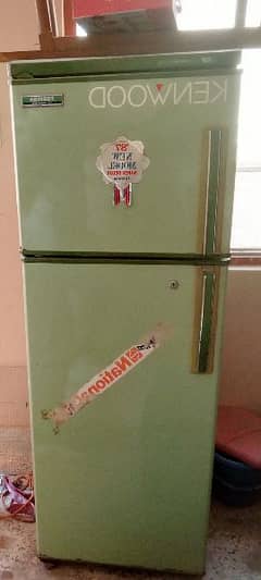 selling out used fridge in a good condition