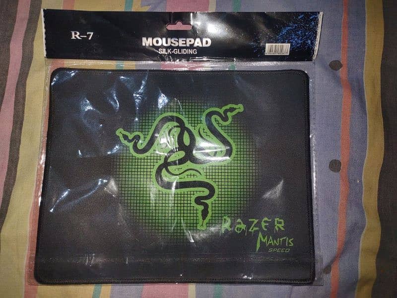 Razer Mantis Speed Mouse Pad 0