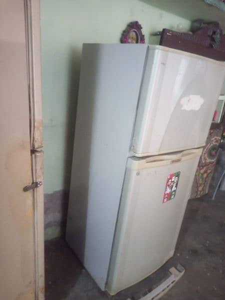 fridge compressor   sondensor all to all jenuine  few body repaired 1