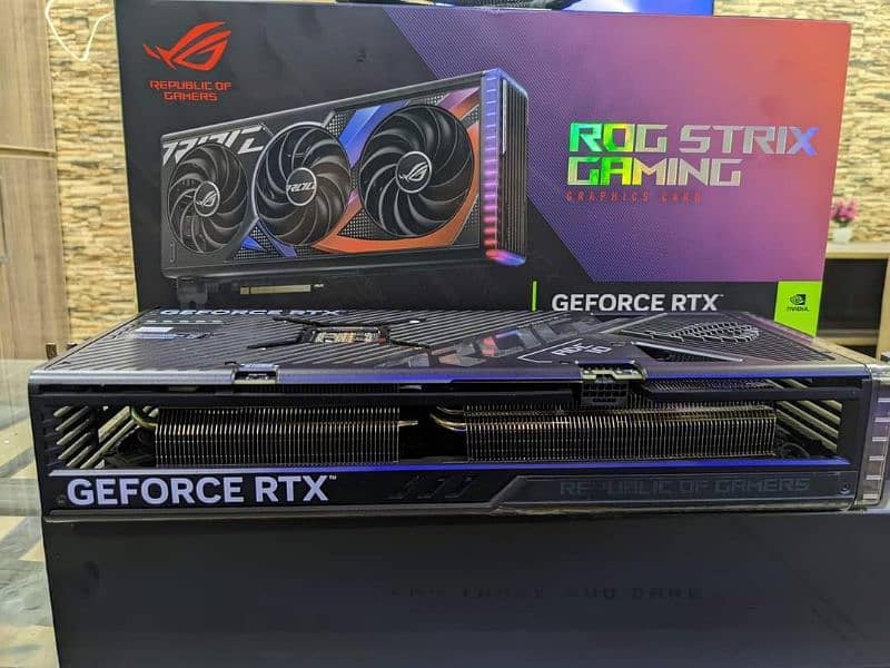 Rog strix Geforce RTX 4070ti OC 12GB 10