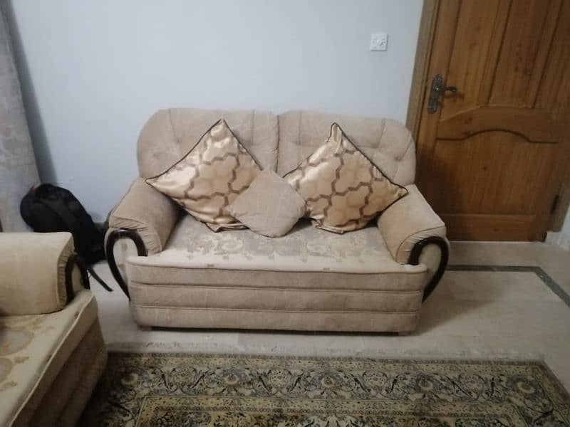 Comfortable Beige 7-Seater Sofa Set 4