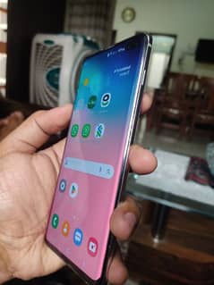 Samsung Galaxy S10 plus with box charger 10/10 mint