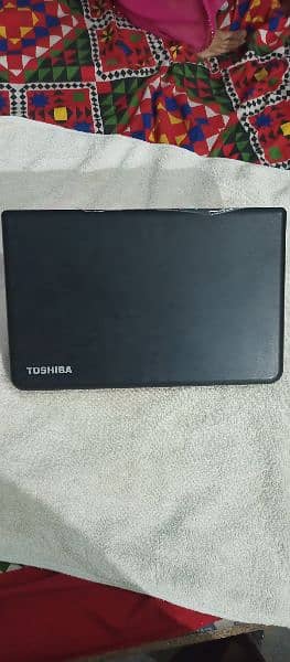 Toshiba laptop 4th ganration cor i 3 1