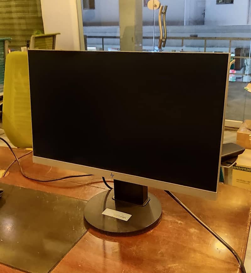 HP 22" inch Bezelless LCD Monitor for Sale 3