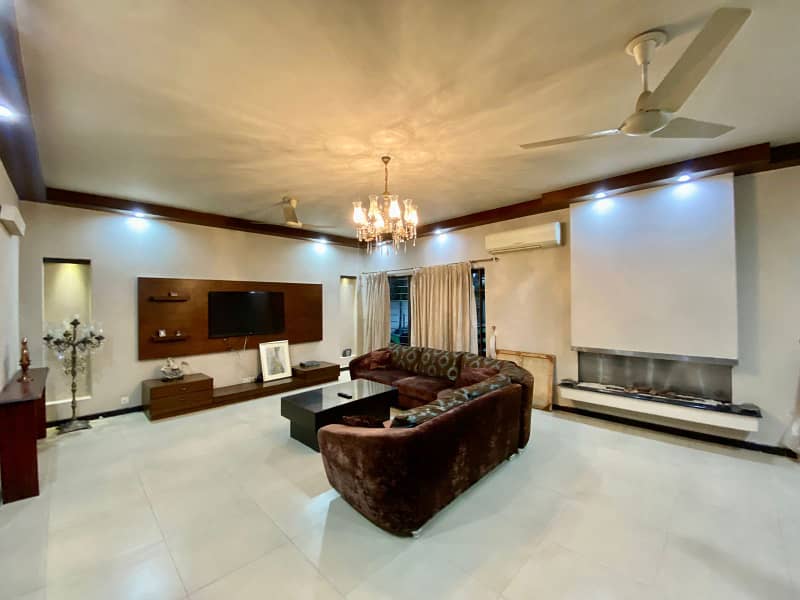 Most Amazing Furnished 2 Kanal House Is Available For Rent 34