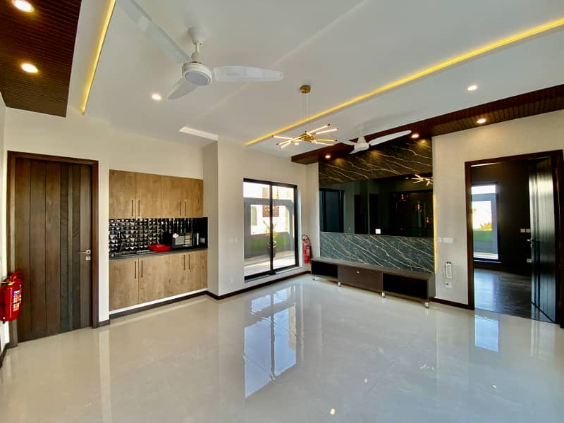Most Luxurious 1 Kanal House Is Available For Rent In PHASE 6 DHA 18