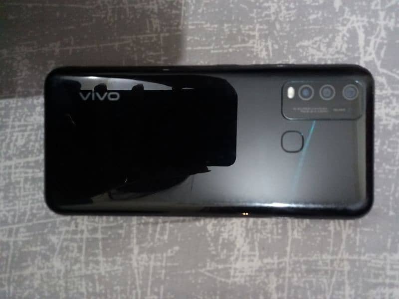 VIVO Y30 4/128 with charger and box 2