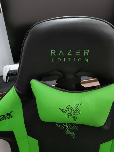 DXRacer gaming chair razer R188 special edition 5