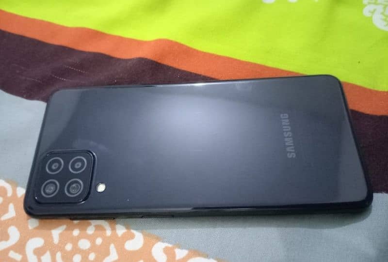 Samsung A22 (4gb Ram 128gb storage) Box and all accessoroes genuin 2
