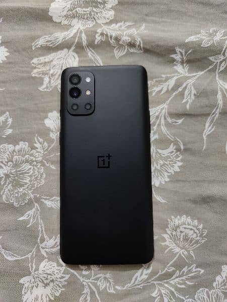 OnePlus 9R mobile with box 1