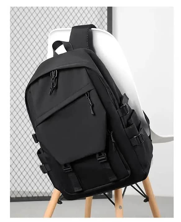 One 15 Inch Polyester Waterproof Solid Color Simple Men's Backpack 0