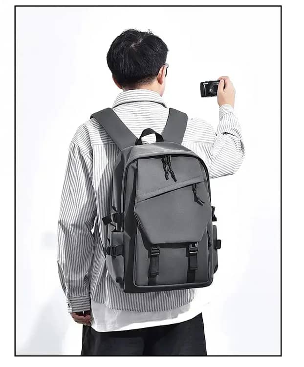 One 15 Inch Polyester Waterproof Solid Color Simple Men's Backpack 16