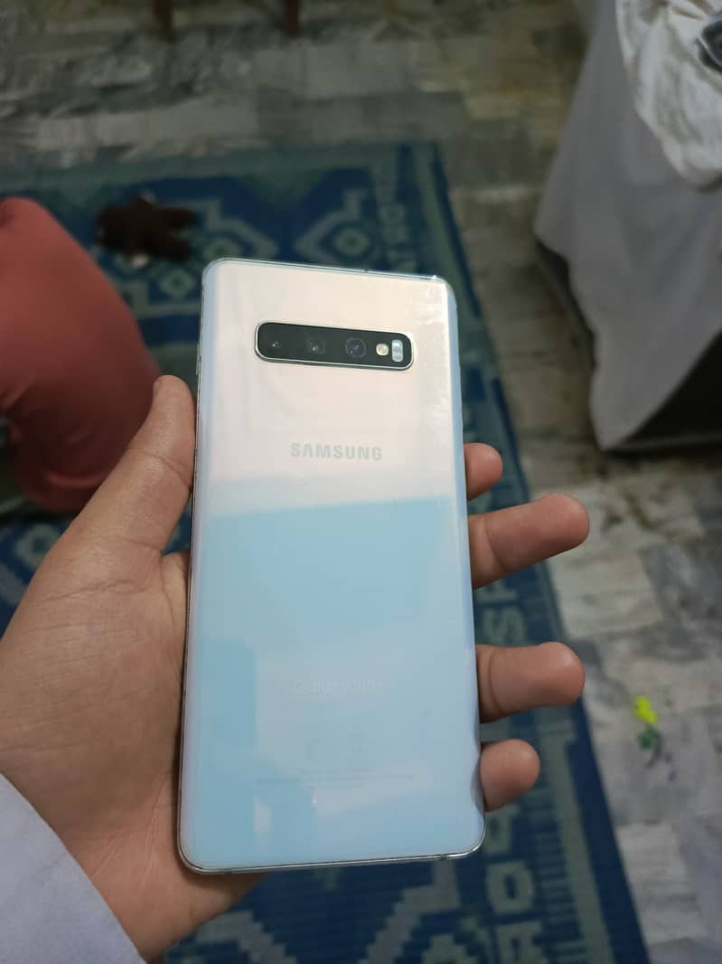 samsung s10 plus scarchless but doted display 1