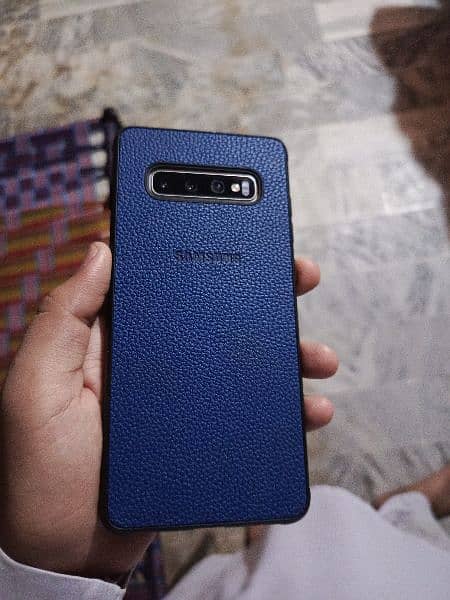 samsung s10 plus scarchless but doted display 4