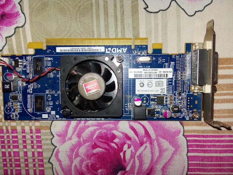 AMD RADEON HD 6350 2