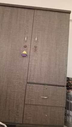 2 door coubourd gray colour