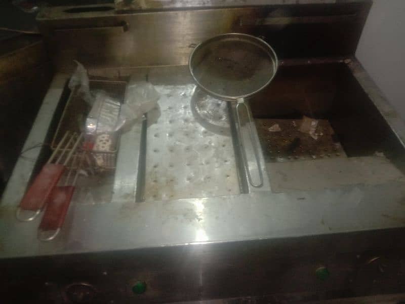 sale Hot plate chicken friyer machine . and own. price in 1. lak. 20hazar 1