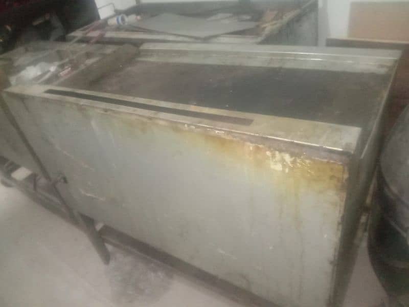 sale Hot plate chicken friyer machine . and own. price in 1. lak. 20hazar 7
