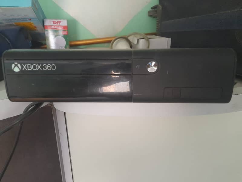 Xbox 360 E 0