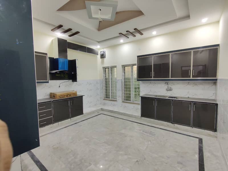 1.5 KANAL  BRAND NEW 5 BEDS UPPER FOR OFFICE AND FAMILY NEAR TO UCP 0
