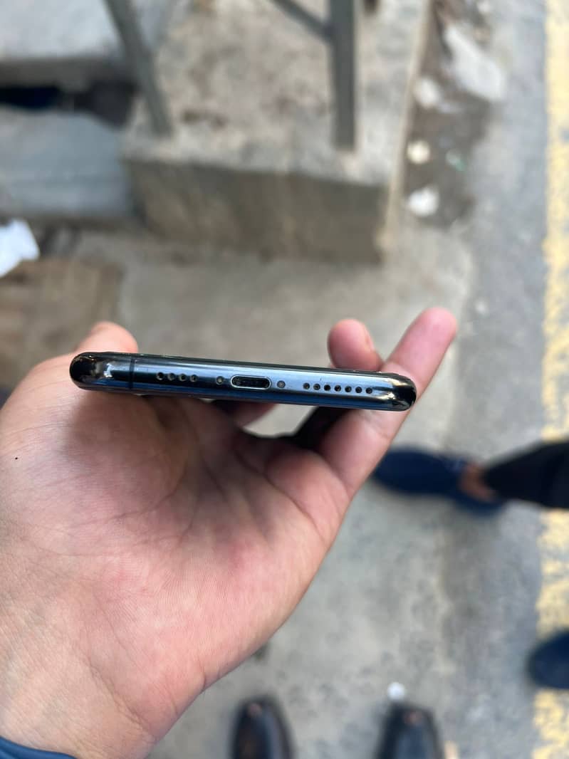 Iphone 11 pro max for sell Non-PTA 3