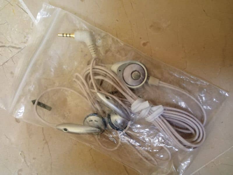 MP3 Hand free Available in bulk Quantity 1