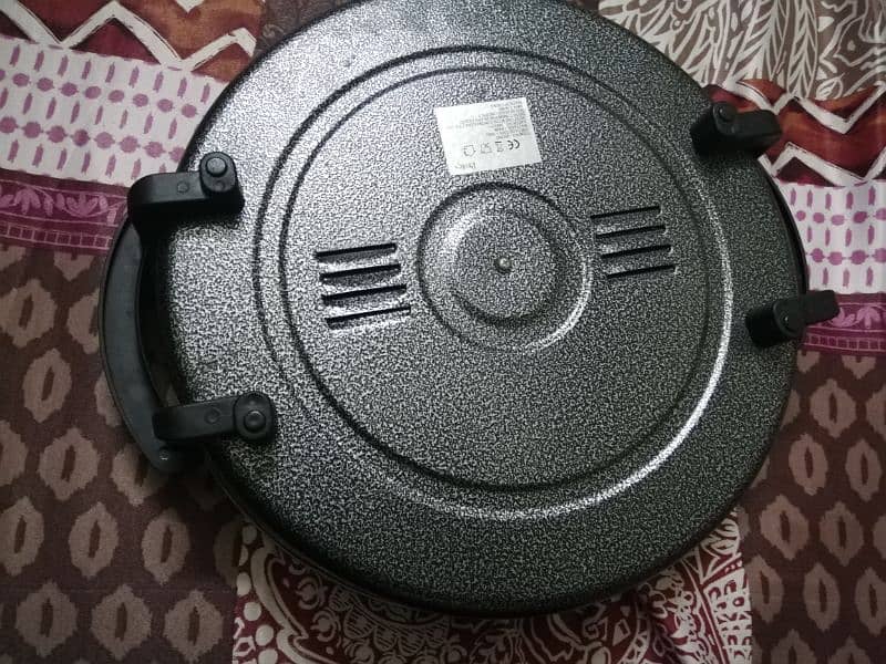 ELECTRIC NON-STICK LARGE SIZED PAN, 40CM WIDE 3