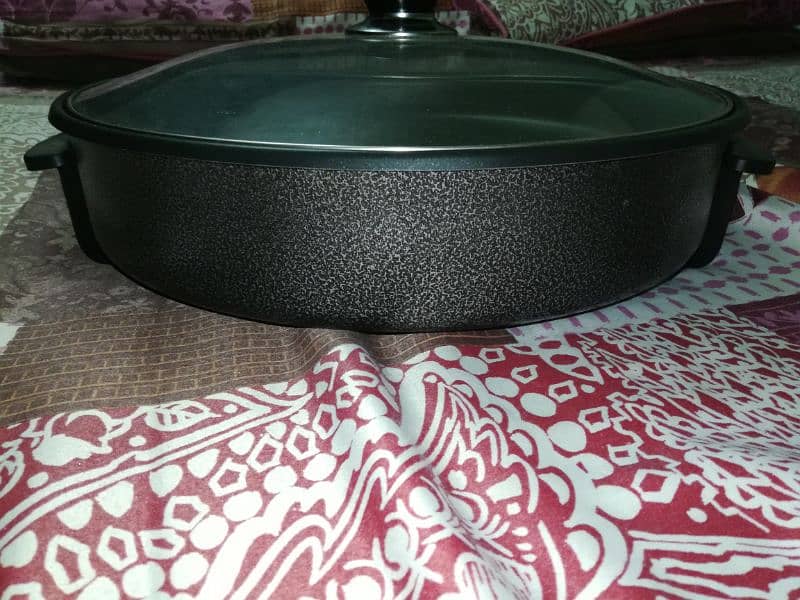 ELECTRIC NON-STICK LARGE SIZED PAN, 40CM WIDE 5
