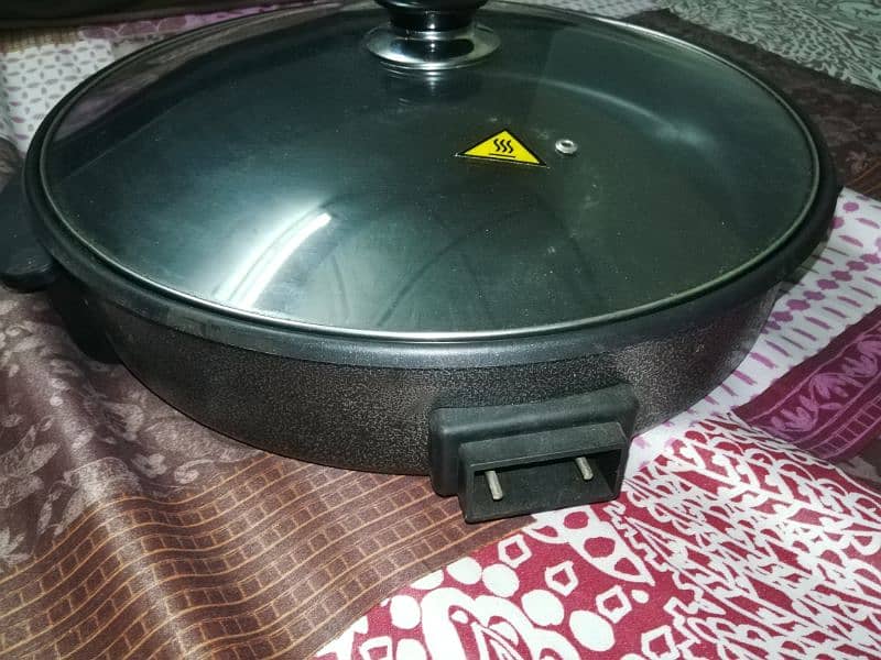 ELECTRIC NON-STICK LARGE SIZED PAN, 40CM WIDE 6