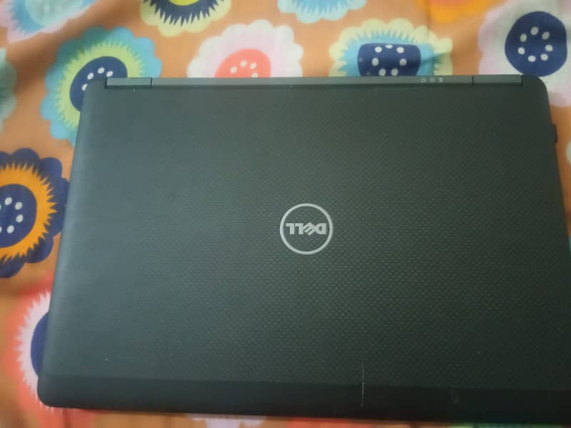DELL laptop  CORE i7   5 genration    and SSD 3