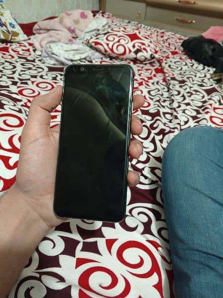 A one phone hai koi issue nhi 10/10 condition 4
