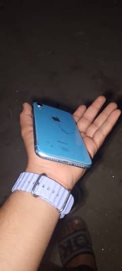 iphone xr non pta jv bettry health 82 blue coler 10/10 condition 64 gb