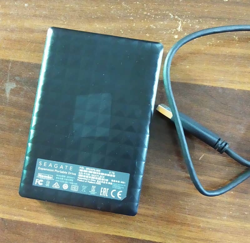 SeaGate External 5 TB - 2.5" hard drive with original Cabel 3