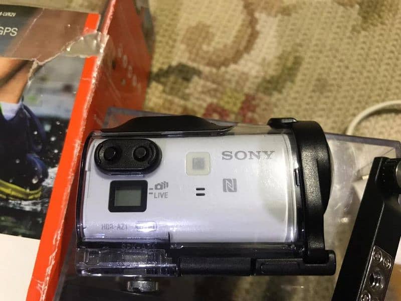 Sony action camera HDR-AZ1VR with all accessories water prove kit 0