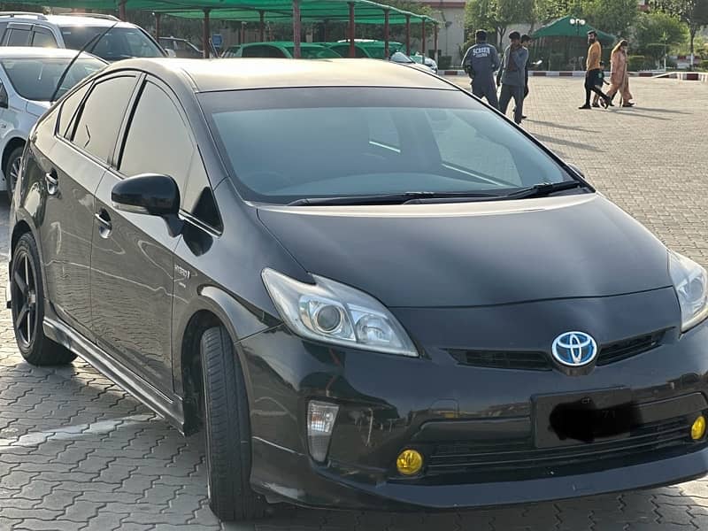 Toyota Prius 2013 model 2016 import all genuine…. beautifully modified 1