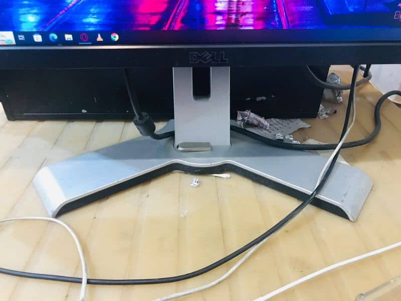 Dell 22 Inch Lcd with hydraulic stand 4