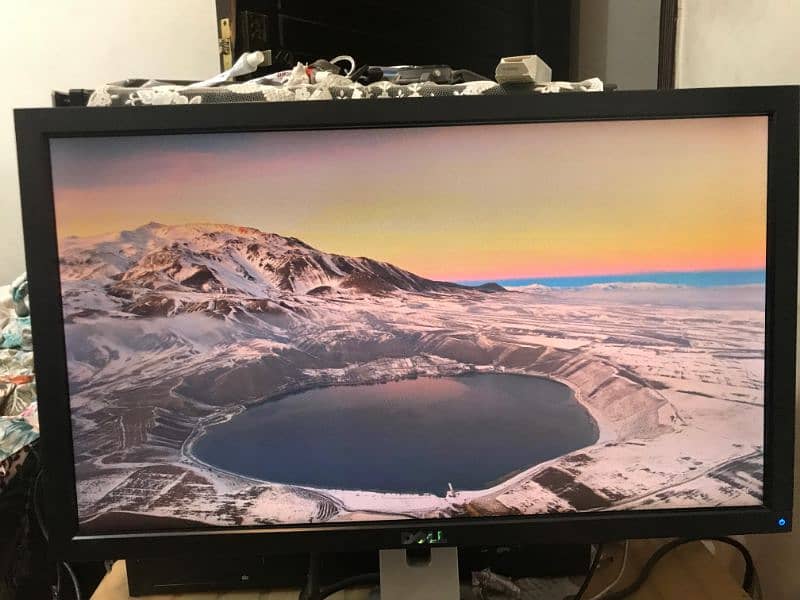 Dell 22 Inch Lcd with hydraulic stand 7